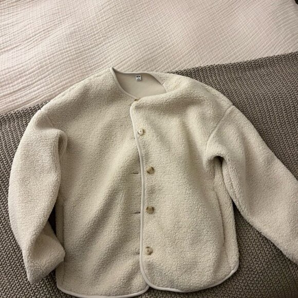 Uniqlo Beige Fleece Jacket. Size small - Picture 1 of 4